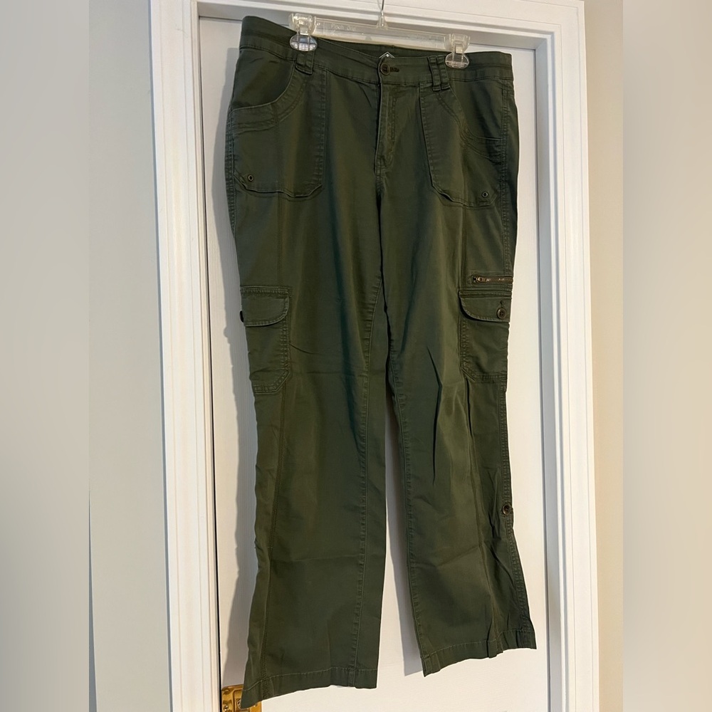 St. John's Bay Green Cargo Pants